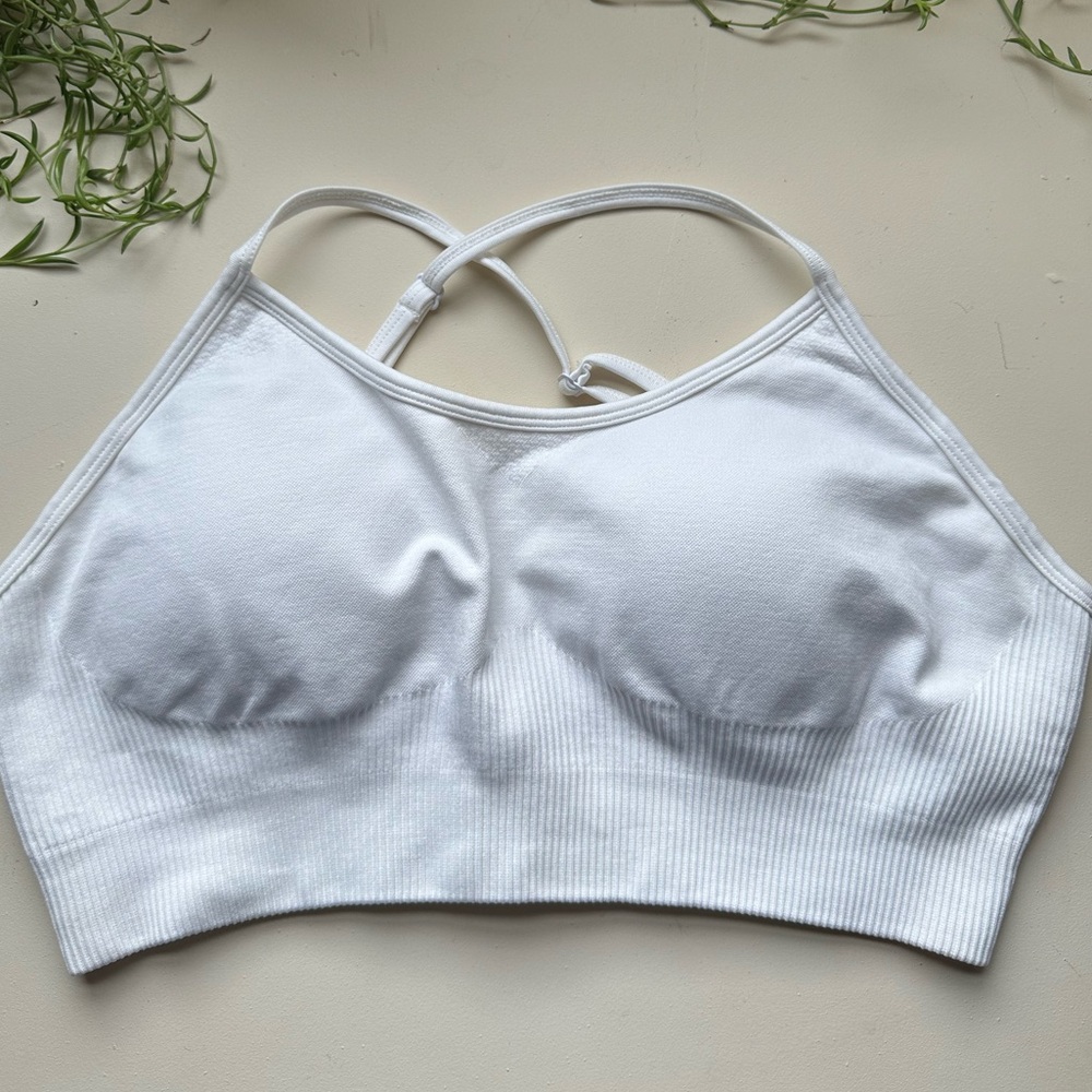 Women’s criss cross scoop neck sports bra in white XL